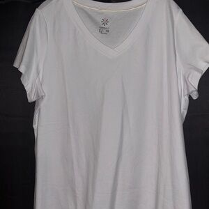 : Isaac Mizrahi Live 1X White V Neck Essential Tee